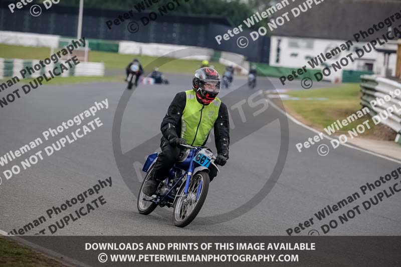 Vintage motorcycle club;eventdigitalimages;mallory park;mallory park trackday photographs;no limits trackdays;peter wileman photography;trackday digital images;trackday photos;vmcc festival 1000 bikes photographs